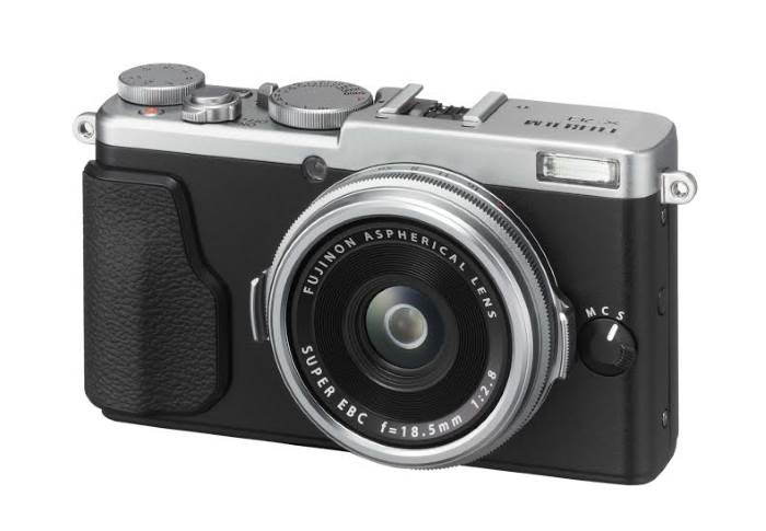 FUJIFILM X70